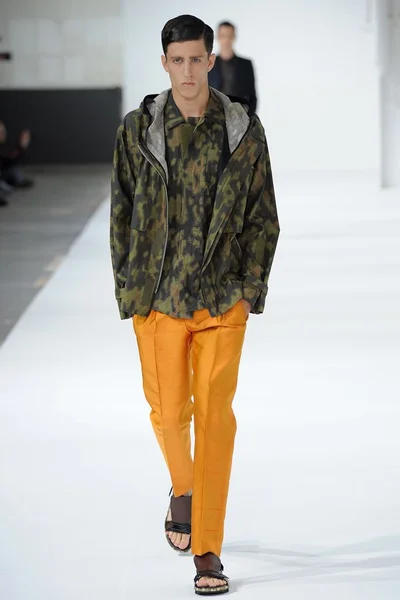 Look 7